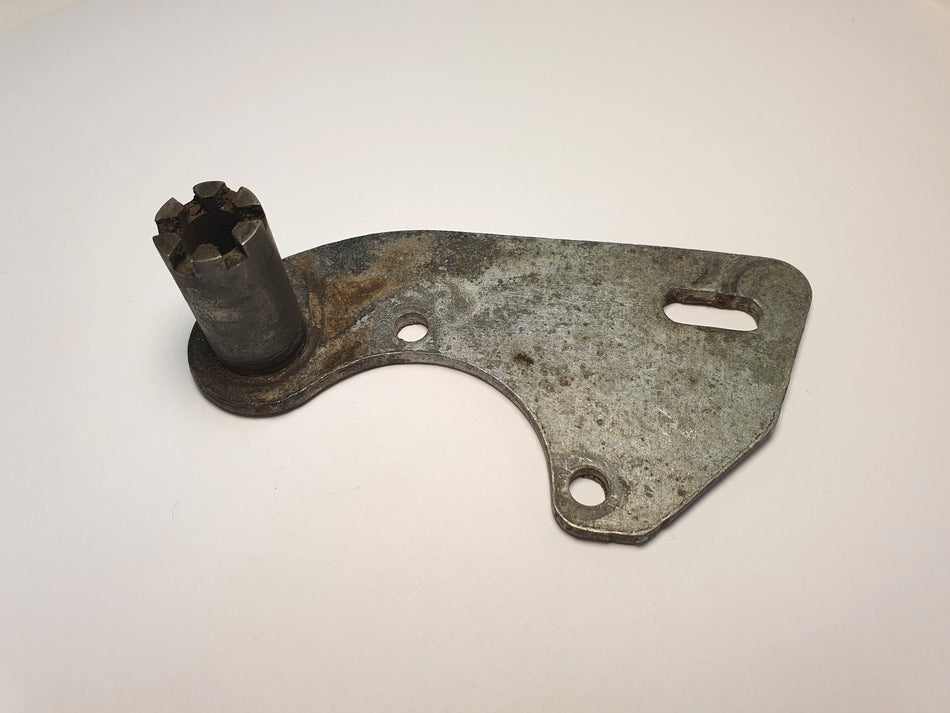 Motorfästplåt vänster Pilot FM 50