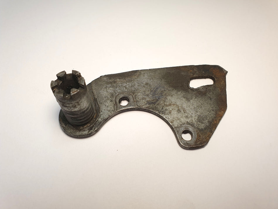 Motorfästplåt vänster Pilot FM 50